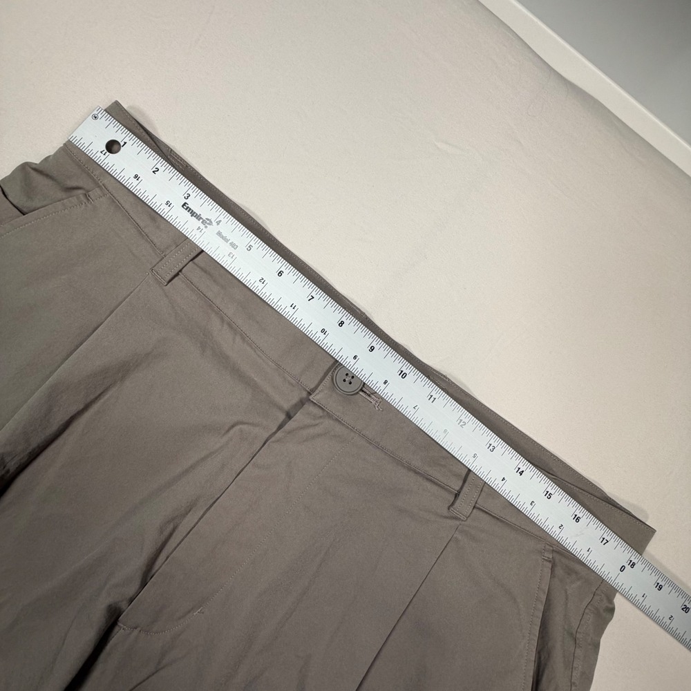 Lululemon New Venture Pleated Short Mens 36 Gray LM7BQ8S Water Repellent 8in 369 - Picture 3 of 9